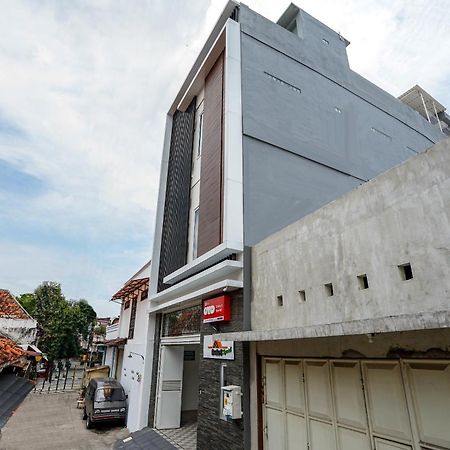 Super Oyo Capital O 614 Graha 8 Syariah Hotel Surabaya Ngoại thất bức ảnh