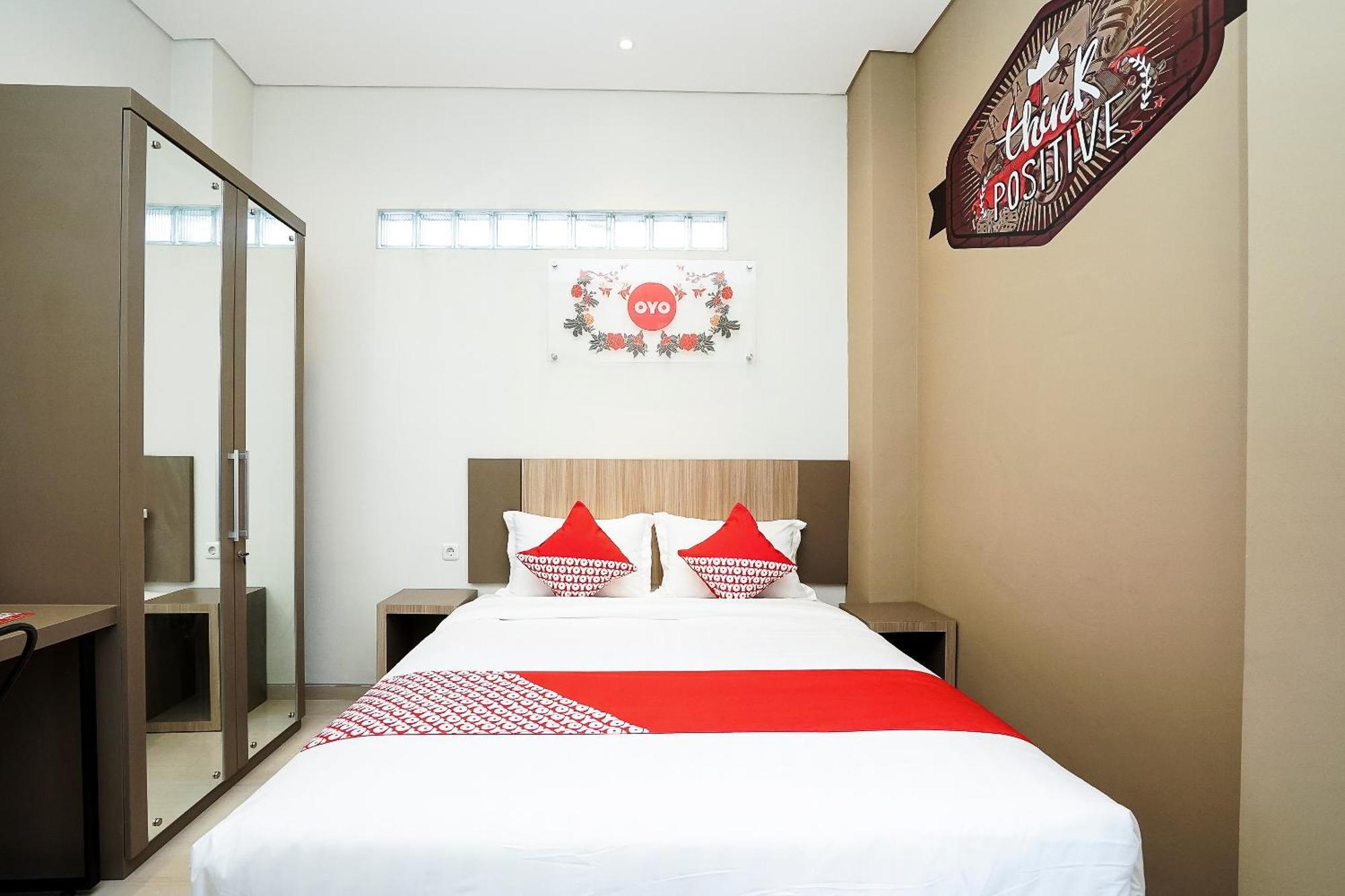 Super Oyo Capital O 614 Graha 8 Syariah Hotel Surabaya Ngoại thất bức ảnh