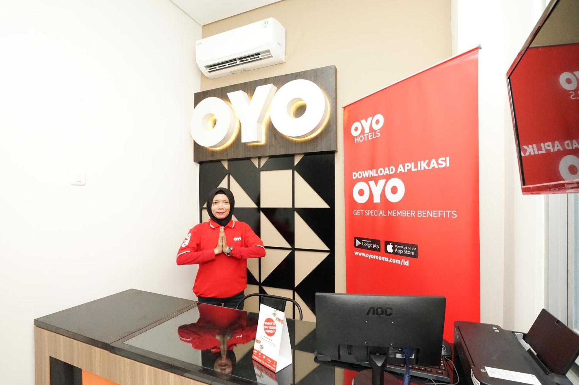 Super Oyo Capital O 614 Graha 8 Syariah Hotel Surabaya Ngoại thất bức ảnh