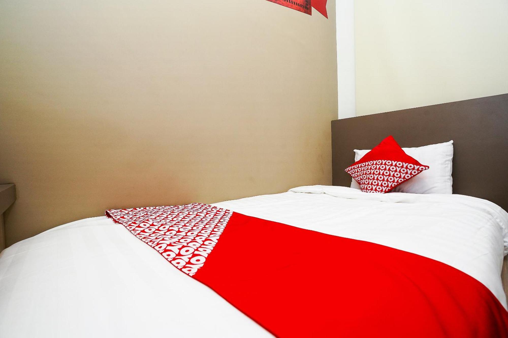 Super Oyo Capital O 614 Graha 8 Syariah Hotel Surabaya Ngoại thất bức ảnh