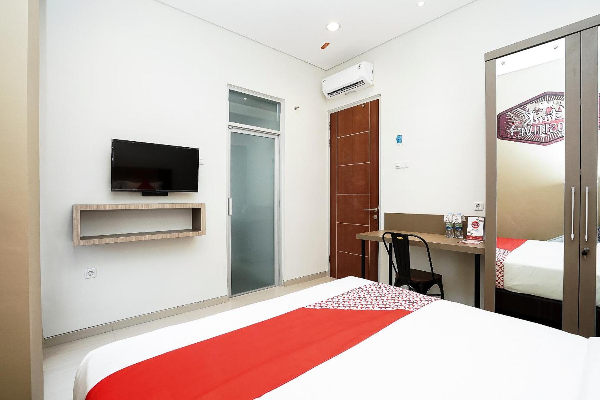 Super Oyo Capital O 614 Graha 8 Syariah Hotel Surabaya Ngoại thất bức ảnh