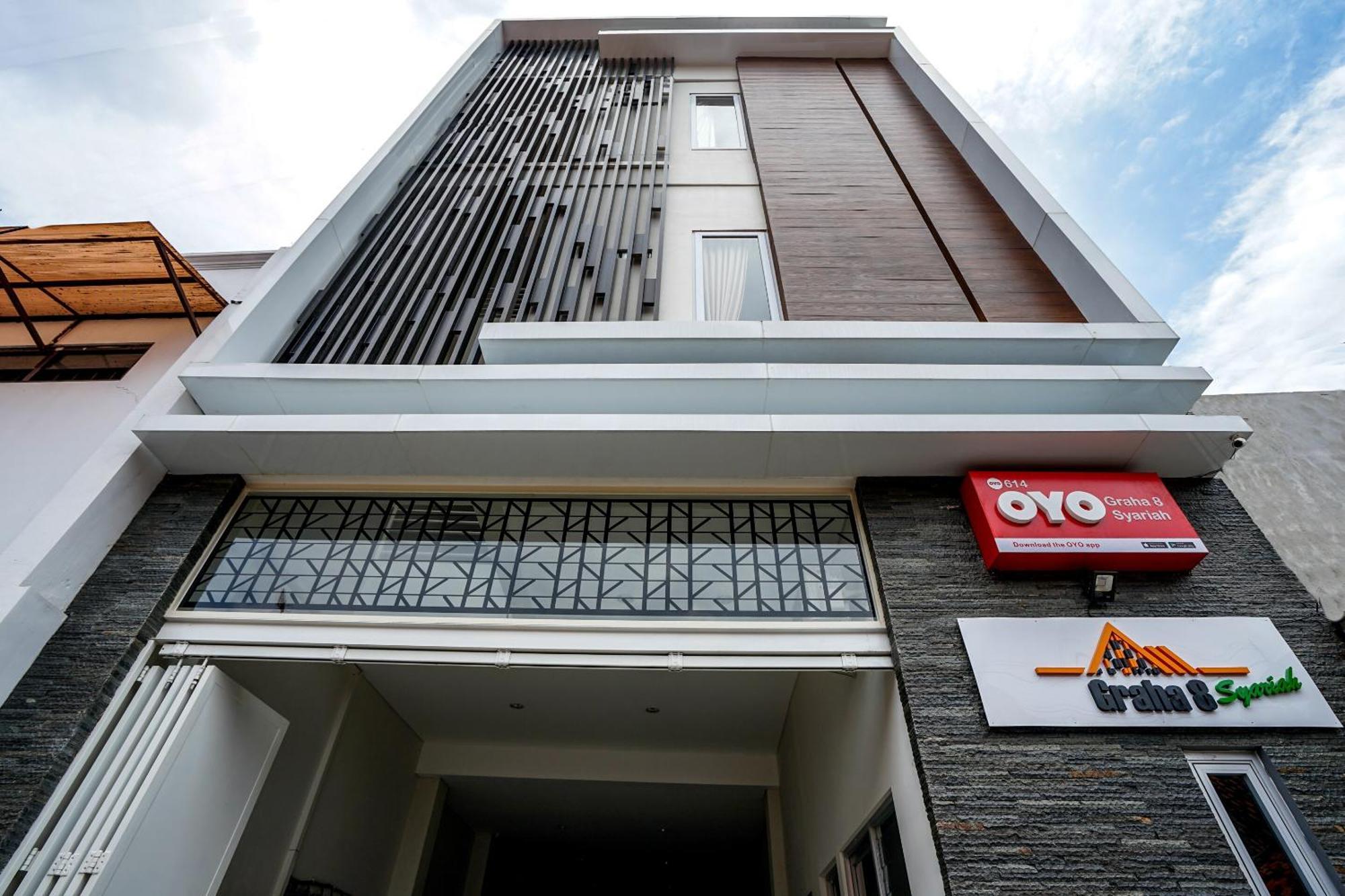Super Oyo Capital O 614 Graha 8 Syariah Hotel Surabaya Ngoại thất bức ảnh