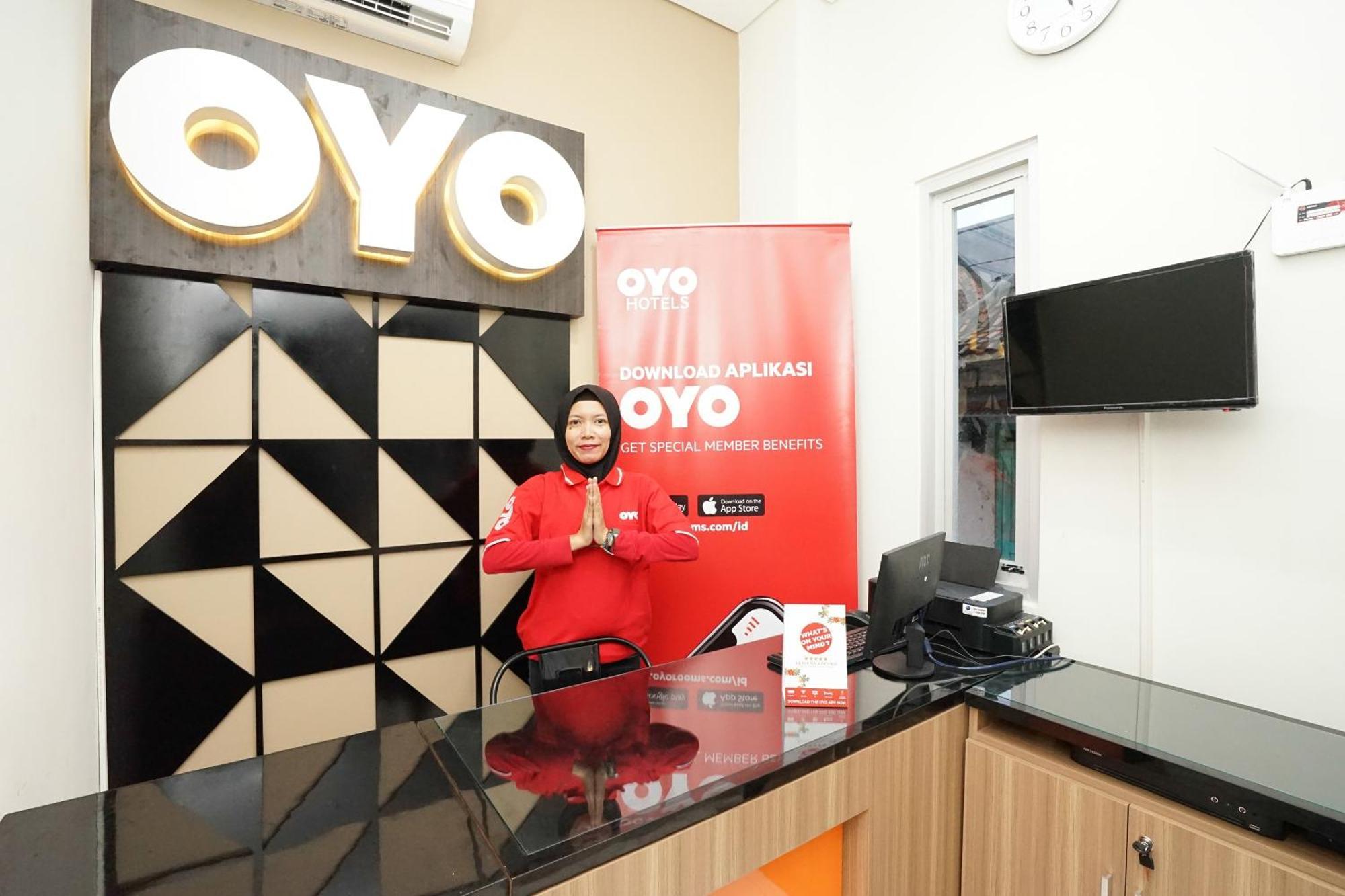 Super Oyo Capital O 614 Graha 8 Syariah Hotel Surabaya Ngoại thất bức ảnh