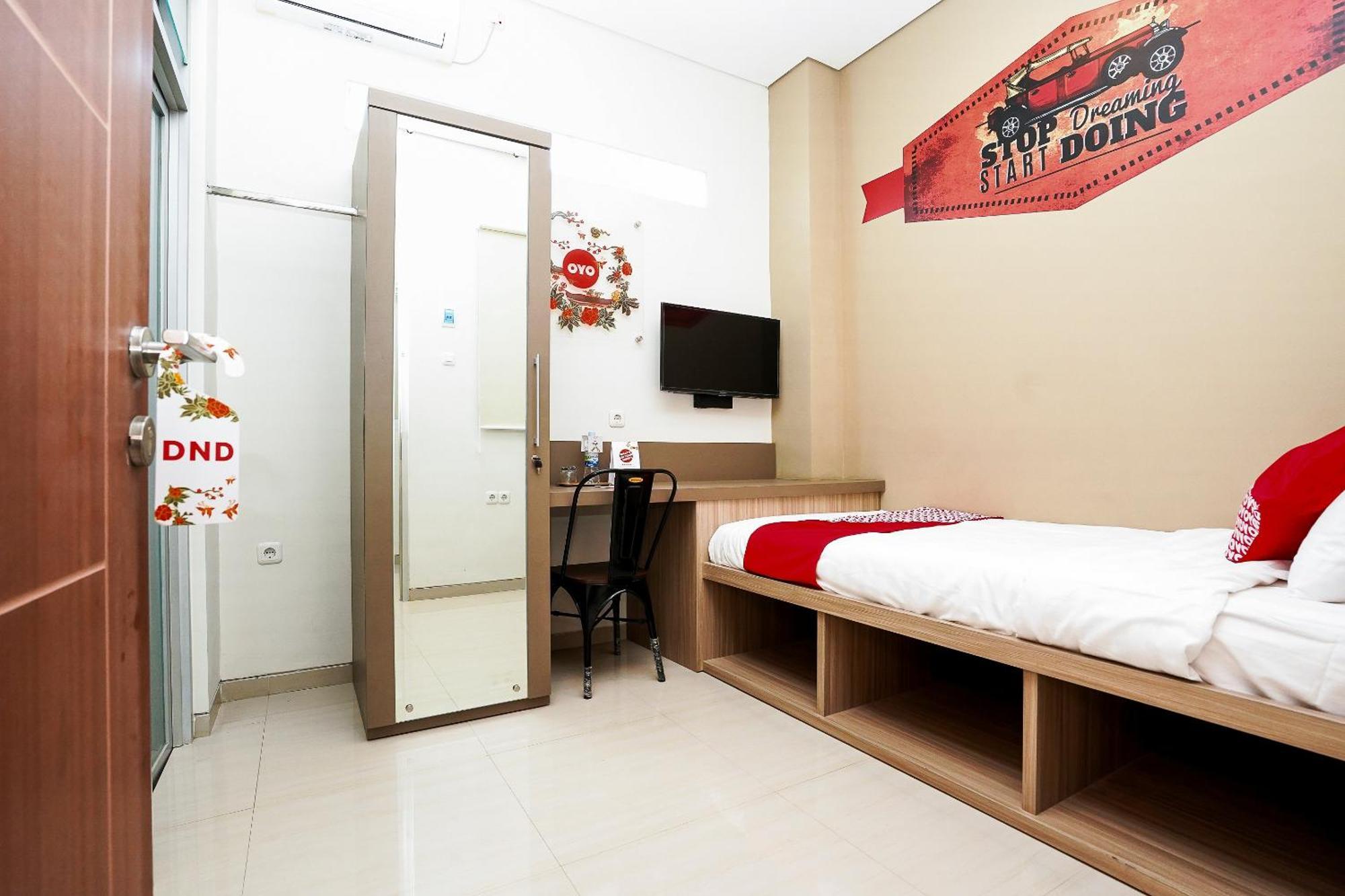 Super Oyo Capital O 614 Graha 8 Syariah Hotel Surabaya Ngoại thất bức ảnh