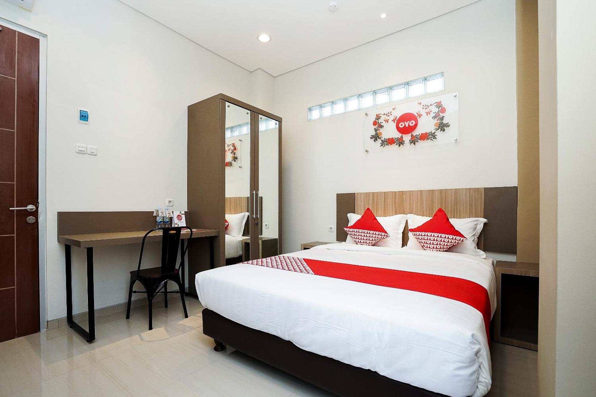 Super Oyo Capital O 614 Graha 8 Syariah Hotel Surabaya Ngoại thất bức ảnh