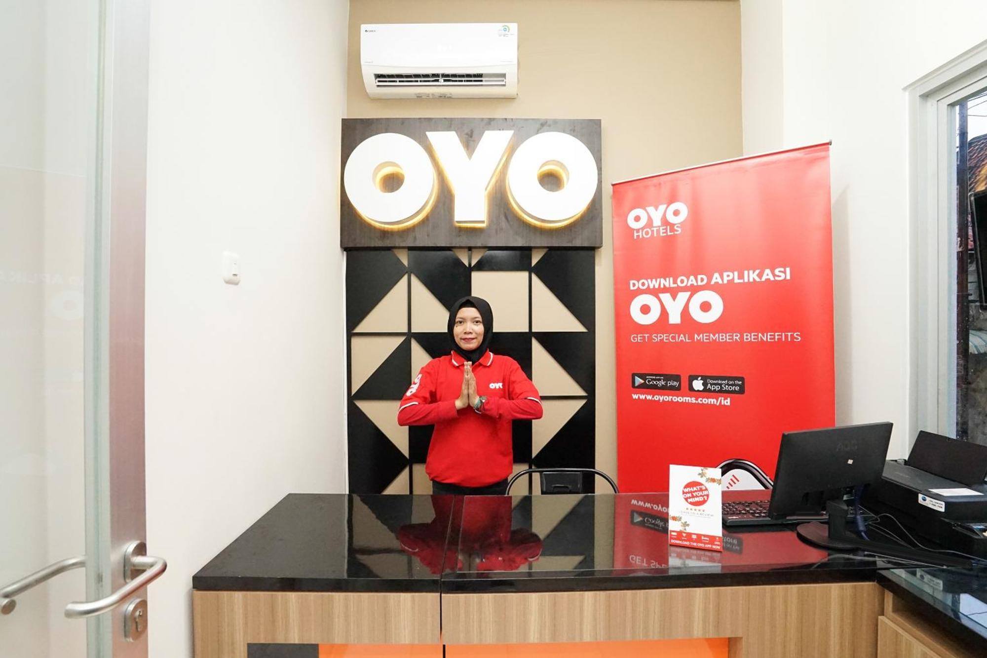 Super Oyo Capital O 614 Graha 8 Syariah Hotel Surabaya Ngoại thất bức ảnh