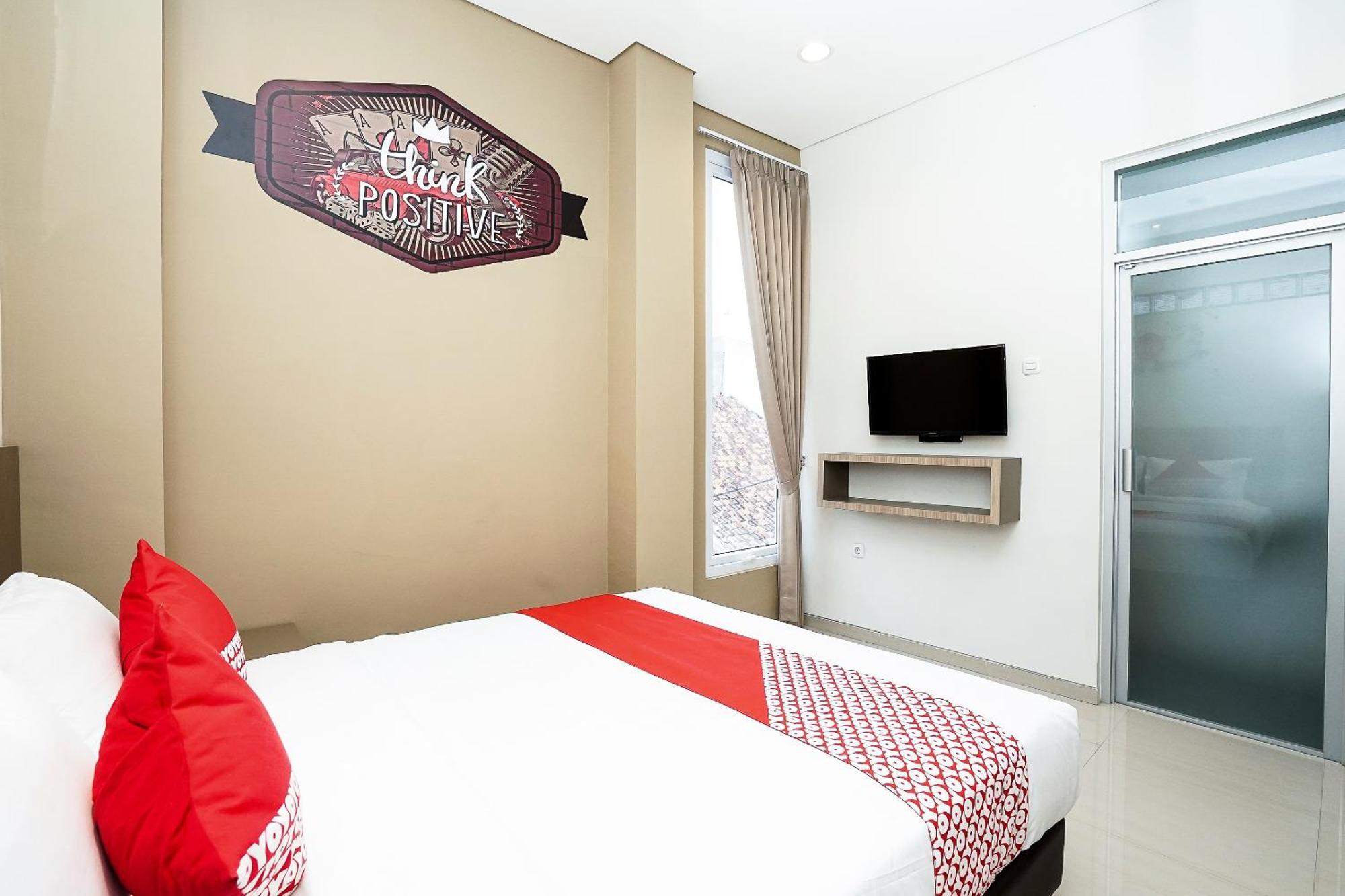 Super Oyo Capital O 614 Graha 8 Syariah Hotel Surabaya Ngoại thất bức ảnh