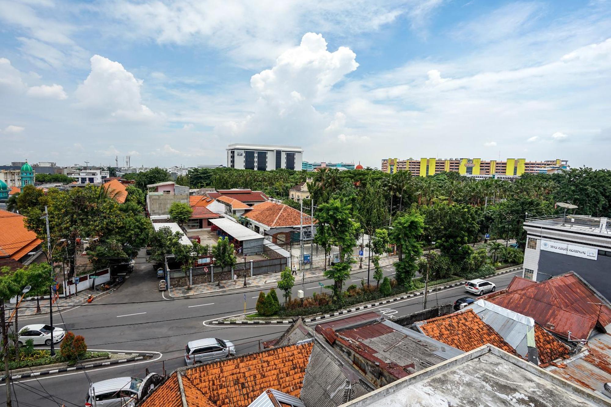 Super Oyo Capital O 614 Graha 8 Syariah Hotel Surabaya Ngoại thất bức ảnh