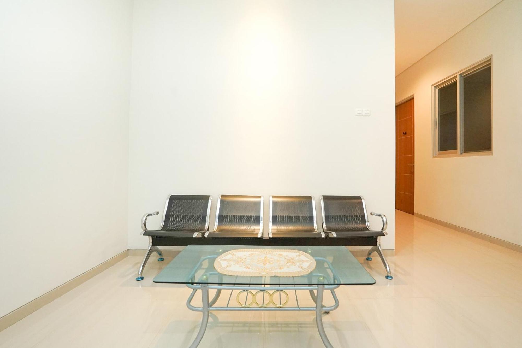 Super Oyo Capital O 614 Graha 8 Syariah Hotel Surabaya Ngoại thất bức ảnh