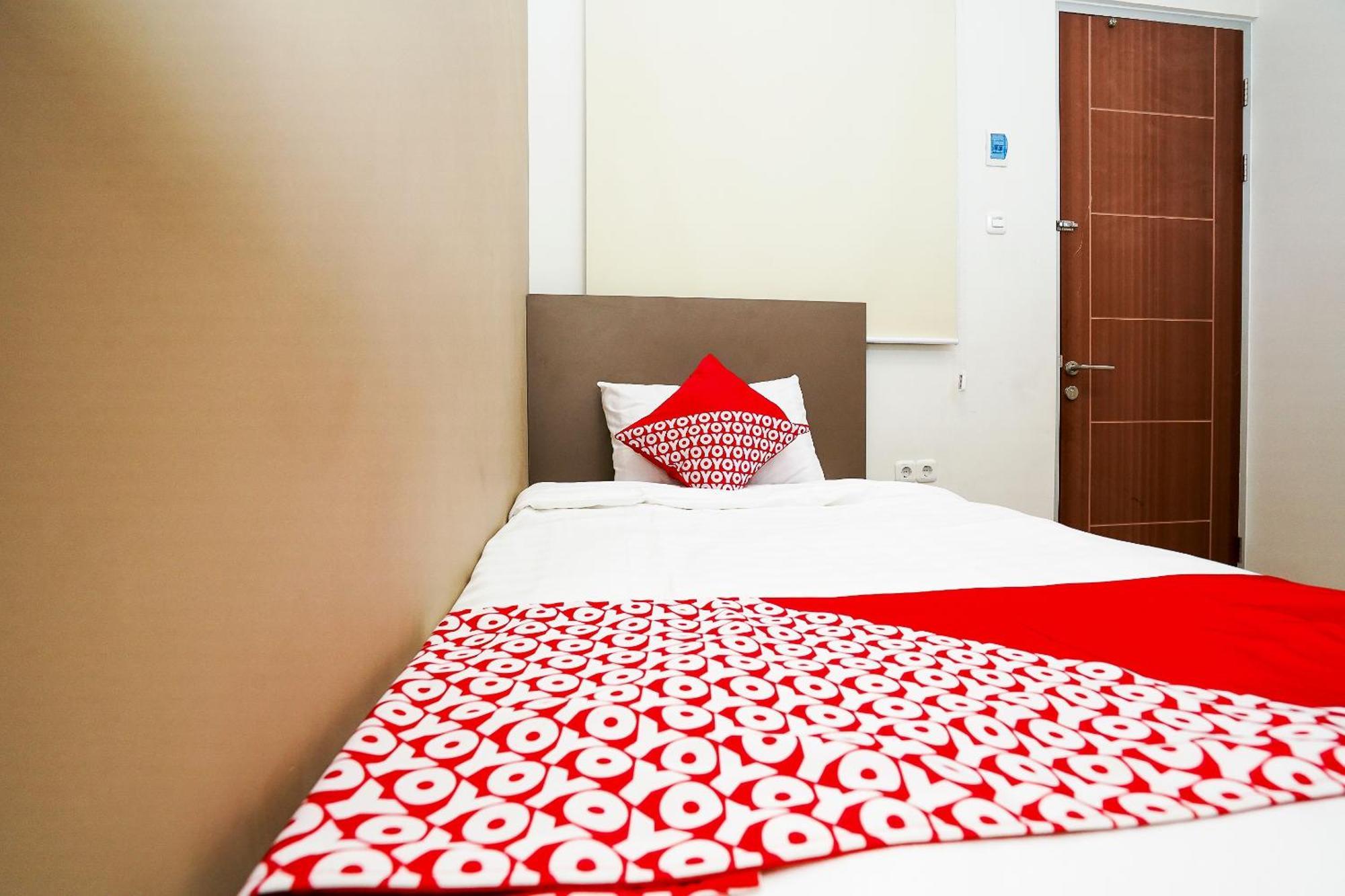 Super Oyo Capital O 614 Graha 8 Syariah Hotel Surabaya Ngoại thất bức ảnh