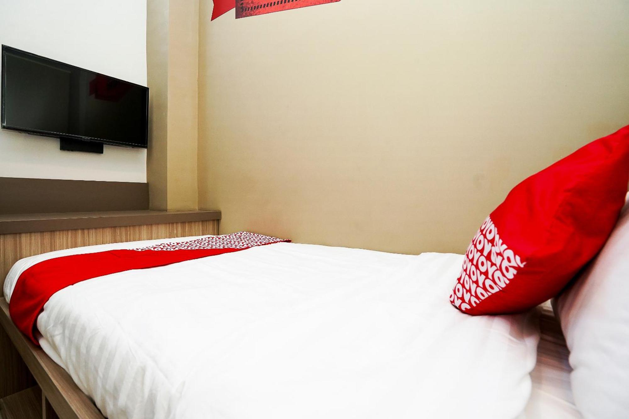 Super Oyo Capital O 614 Graha 8 Syariah Hotel Surabaya Ngoại thất bức ảnh